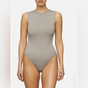 NWOT SKIMS SMOKE ESSENTIAL CREW NECK SLEEVELESS BODYSUIT 2X/3X